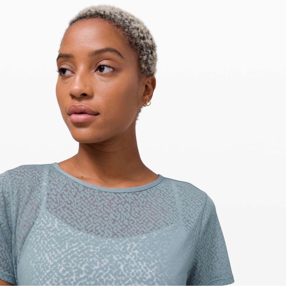 Lululemon Loop Around Tee Color: Blue Fog - image 5